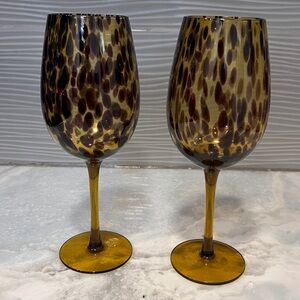 NWT - Set of Two Leopard Pattern Glass Wine Glasses